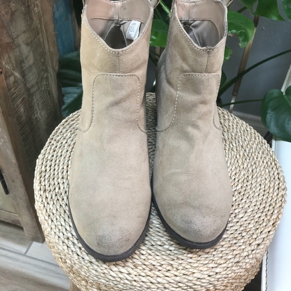 Carlos Santana Suede Booties - Picture 2 of 8